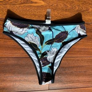Cupshe Hawaiian style bikini bottoms size S